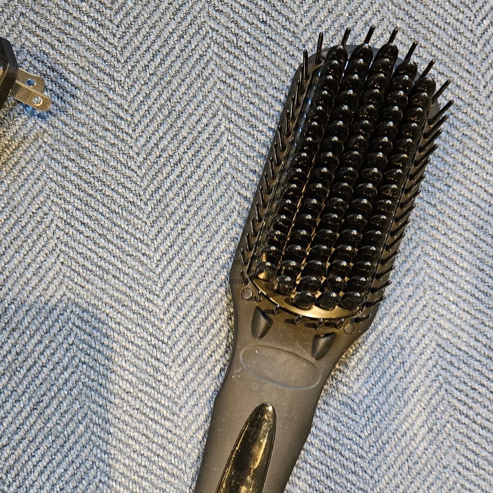 Amika polished perfection straightening brush
